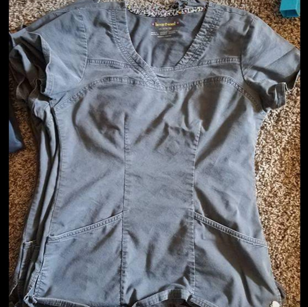 Derek Heart gray scrub top